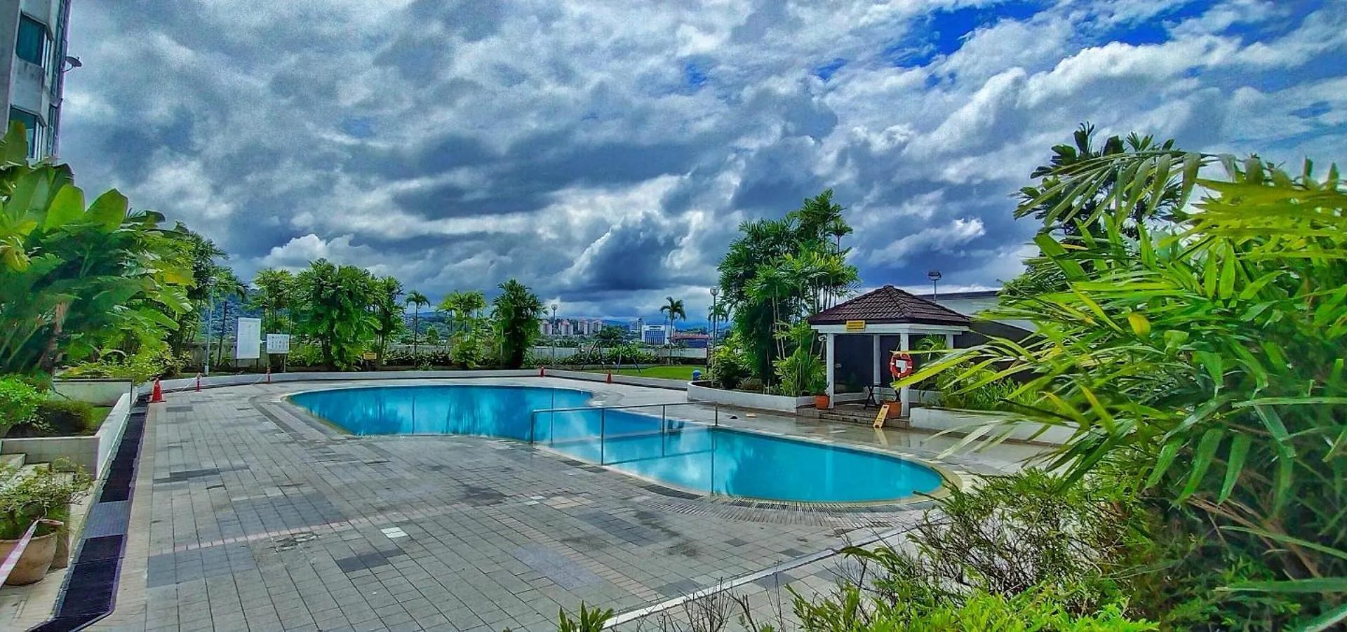 Likas Square - Kk Apartment Suite location